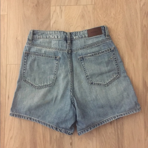 Light wash denim shorts - Picture 2 of 5